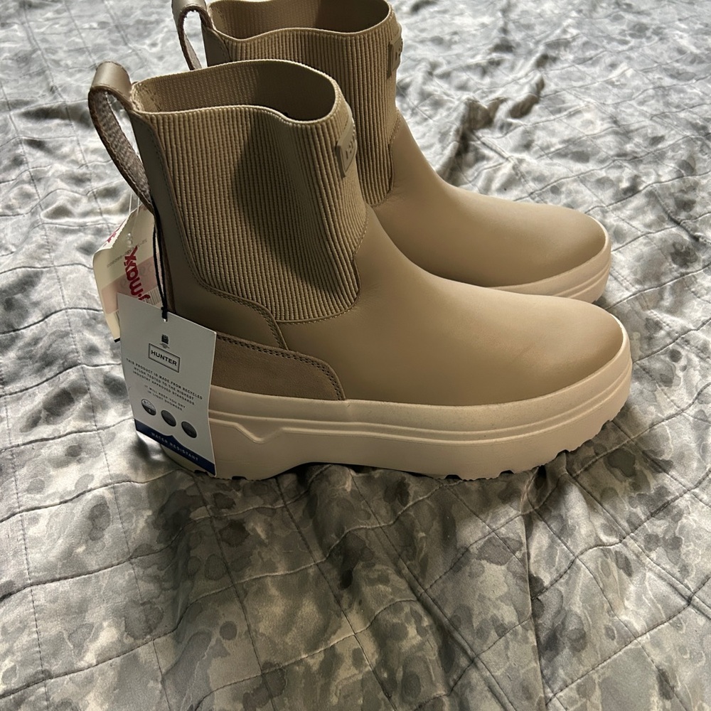 Hunter Beige Boots - Picture 2 of 3